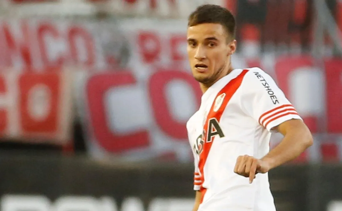 Emanuel Mammana, cuando jugaba con el manto sagrado.