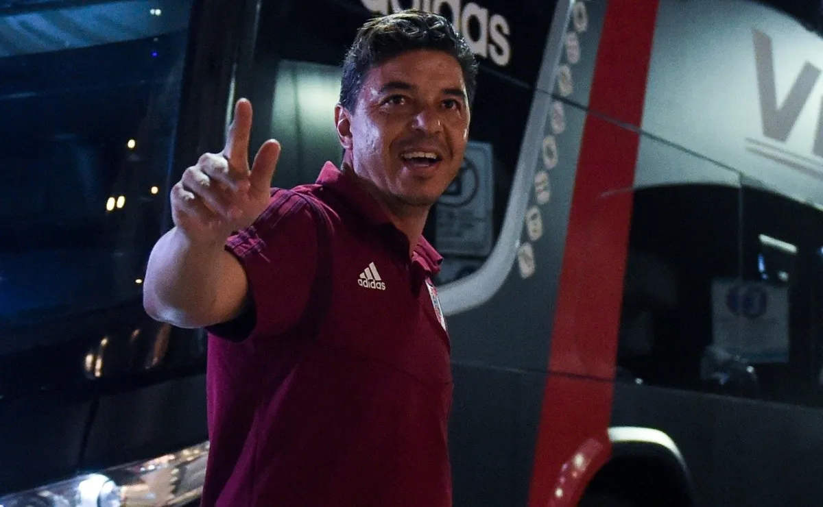 El DT de River aguardará su evolución y decidirá junto a los médicos si podrá viajar a Santa Fe