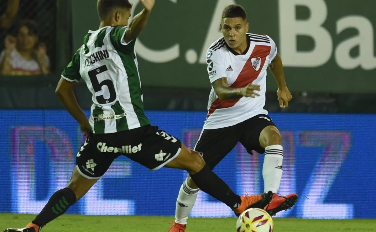 El último cruce con Banfield fue un 1-1 en el Sur, con Juanfer de titular.