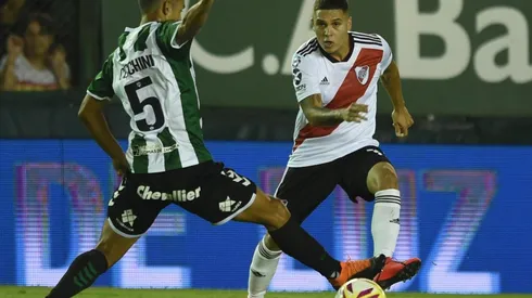 El último cruce con Banfield fue un 1-1 en el Sur, con Juanfer de titular.