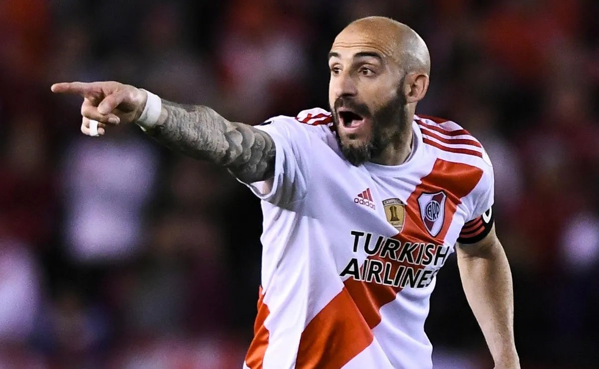 Javier Pinola jugó dos de los tres partidos oficiales de este año. (FOTO: Getty)