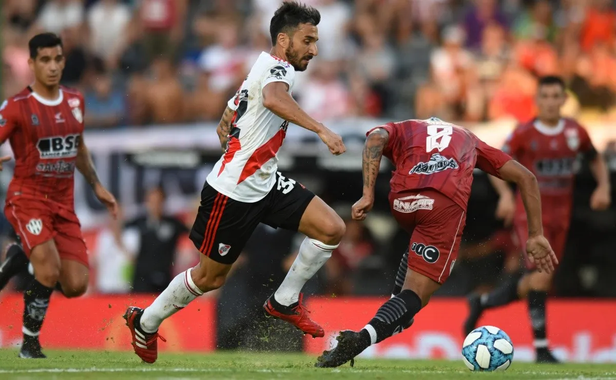 El golazo de Scocco con el relato de Costa Febre
