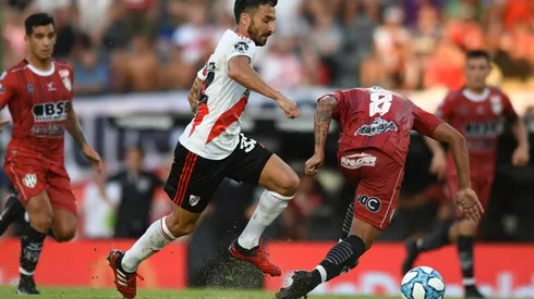 El golazo de Scocco con el relato de Costa Febre