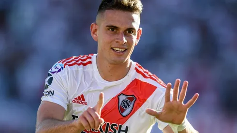 El colombiano alcanzó a Silvio Romero en lo más alto de la tabla de goleadores de la Superliga.