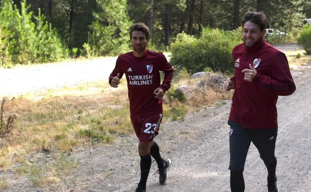 Ponzio y Lux, juntos corriendo en la pretemporada de River en San Martín de Los Andes.