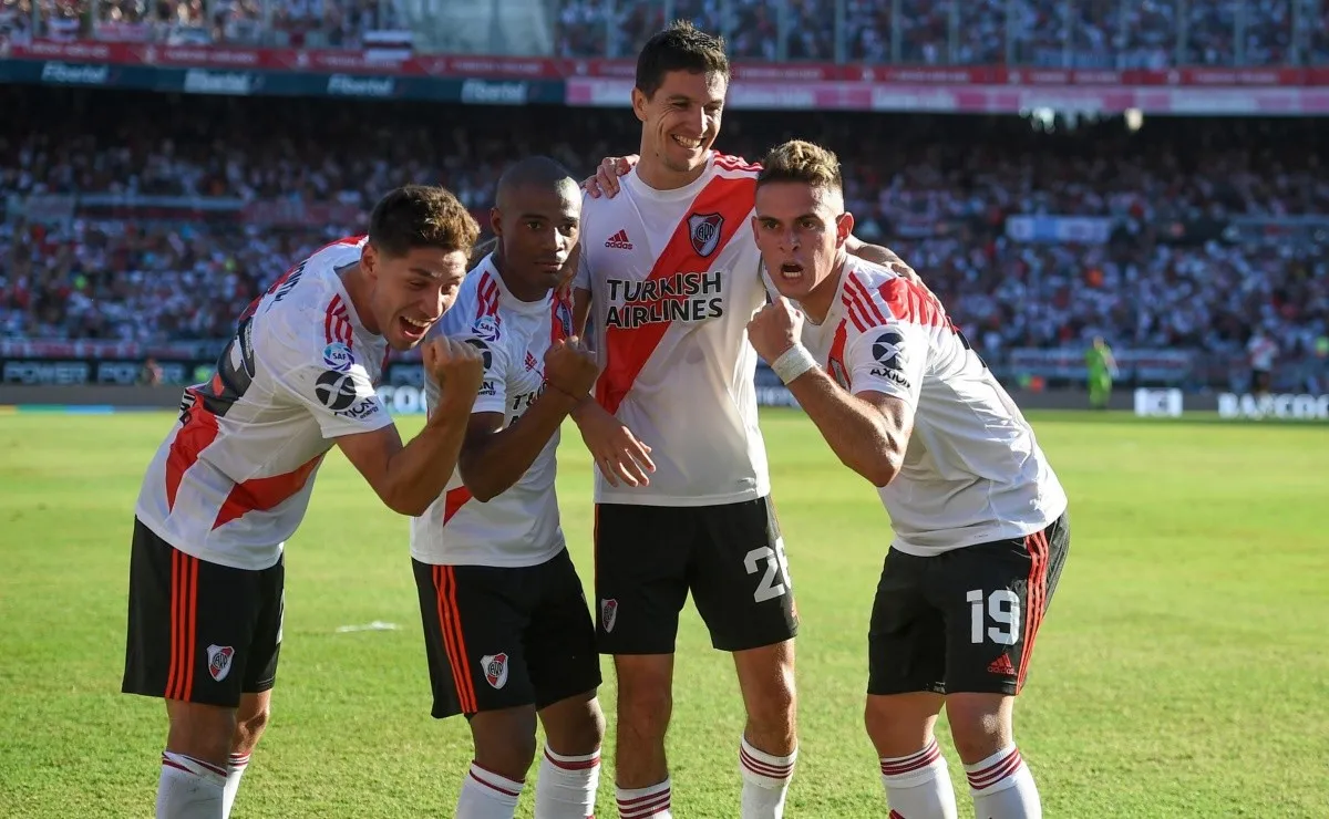 Montiel, De La Cruz, Nacho Fernández y Borré, en pleno festejo.
