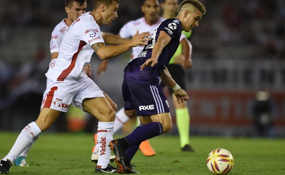 El último cruce con los santafesinos se jugó en el Monumental: River cayó por 2-1.