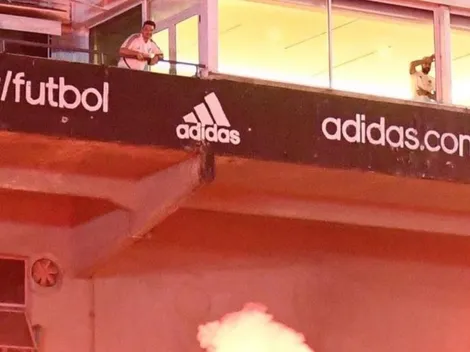 Gallardo salió al balcón y festejó su cumpleaños con los hinchas