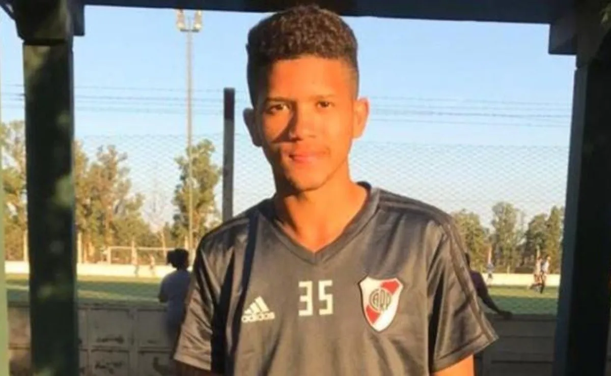 Duvan Balceiro tiene 17 años, es veloz y desequilibrante en el cara a cara.