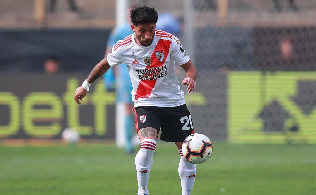 Milton Casco podría pasar del lateral izquierdo a la mitad de cancha.