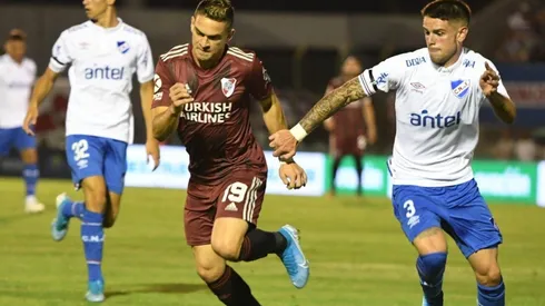 Borré pelea una pelota ante un rival de Nacional.