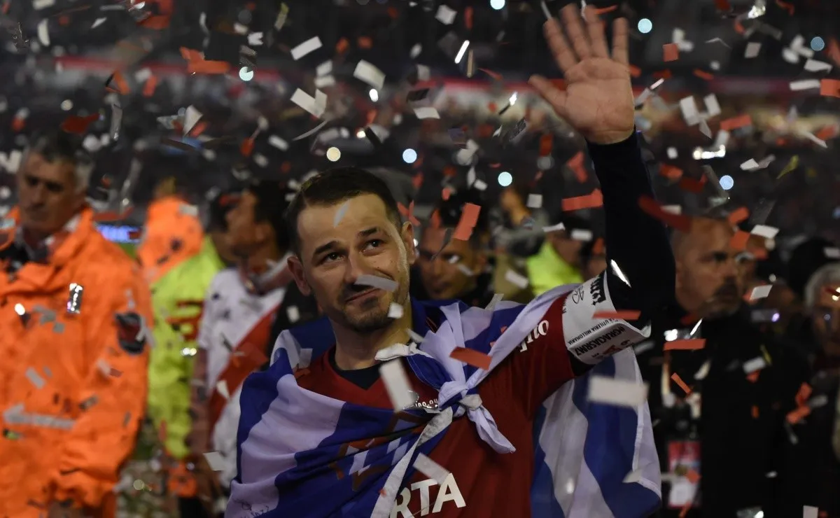 El uruguayo en plena despedida en el estadio Monumental, en julio del 2019