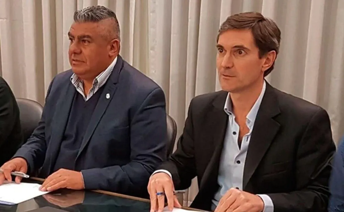 Claudio Tapia, líder de AFA, y Mariano Elizondo, líder de la Superliga, en medio de un conflicto de intereses