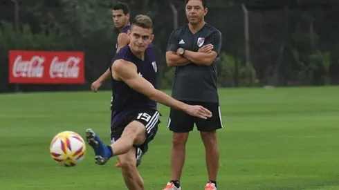Borré se entrena bajo la atenta mirada de Gallardo.