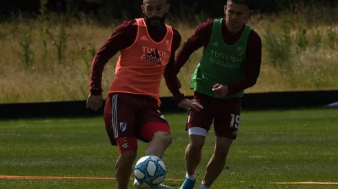 Pinola y Borré durante una de las prácticas en el campo de polo donde se entrena River.