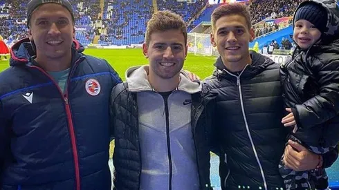 A la derecha, Lucas Martínez Quarta en el estadio del Reading.