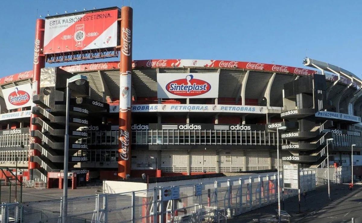 Hay dos maneras de asociarse al club: por la web oficial o en el Estadio Monumental