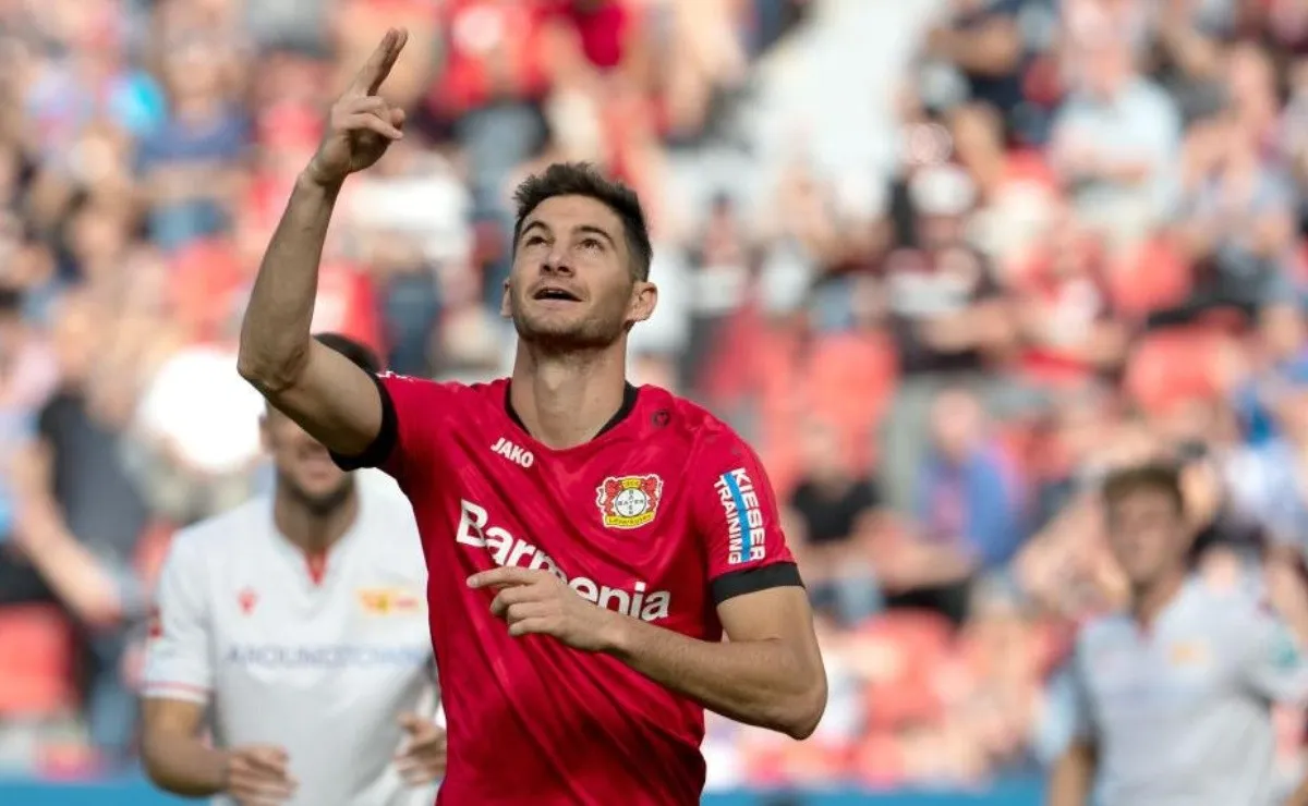 "Palacios es un muy buen jugador, muy importante", sostuvo Alario