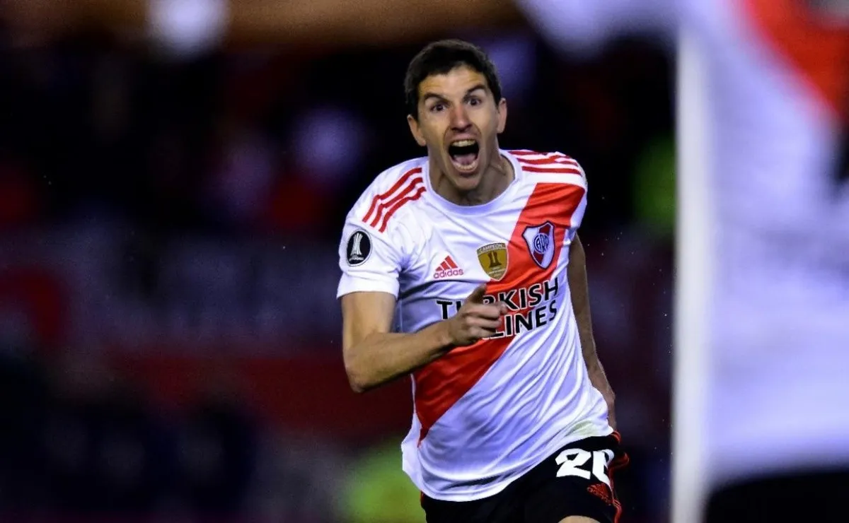 Nacho se había sacado de encima a la defensa con una pirueta magistral.