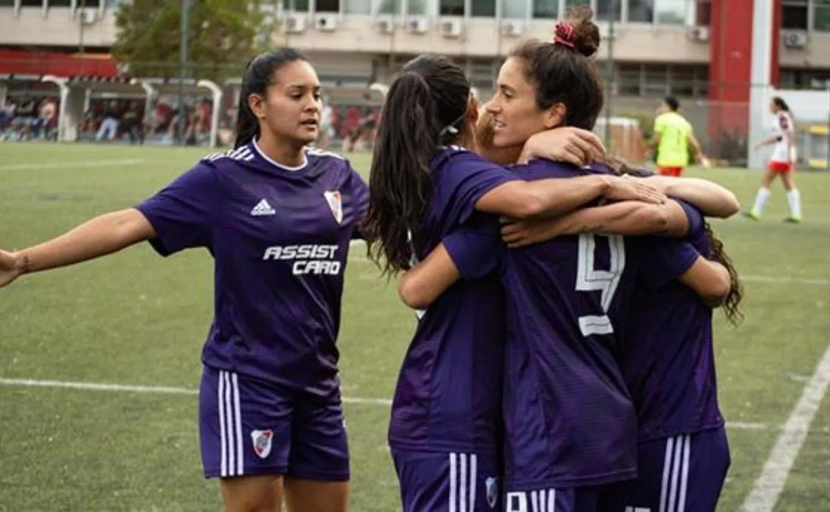 El equipo de Daniel Reyes se impuso el sábado ante Defensores de Belgrano por 7-0.