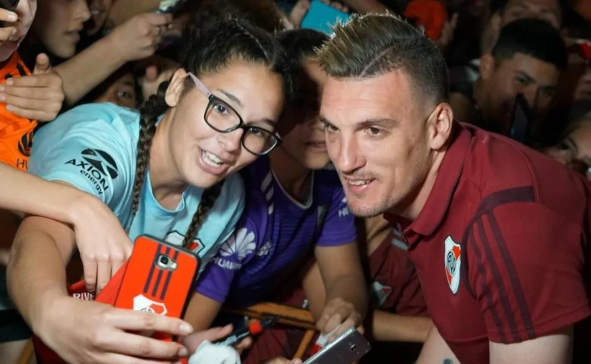 Cerca de 1.000 hinchas le dieron una gran bienvenida al plantel.