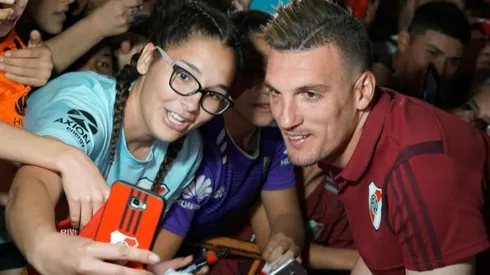 Cerca de 1.000 hinchas le dieron una gran bienvenida al plantel.