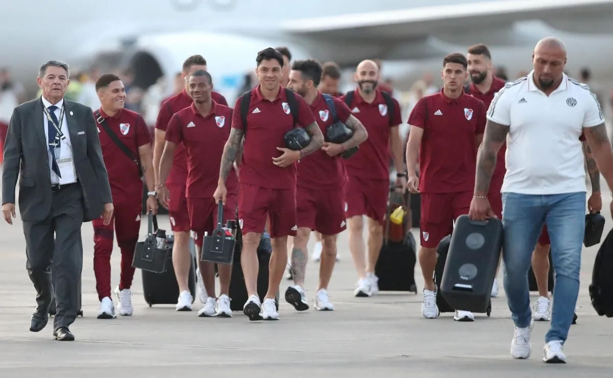 Los jugadores de River se preparan para el viaje a Mendoza.