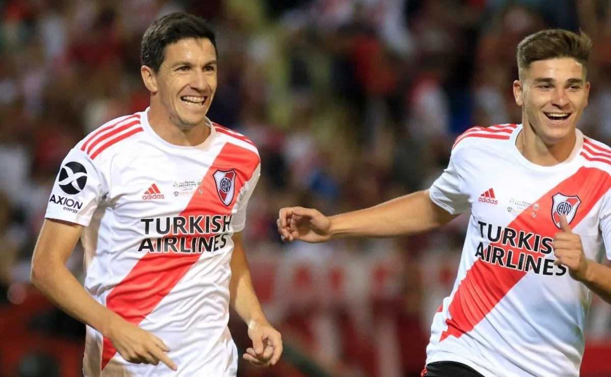 El juvenil, como un acérrimo goleador, definió de forma contundente en el área chica.