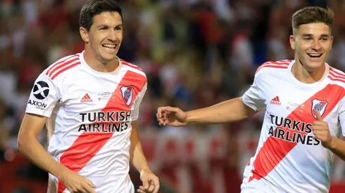 El juvenil, como un acérrimo goleador, definió de forma contundente en el área chica.