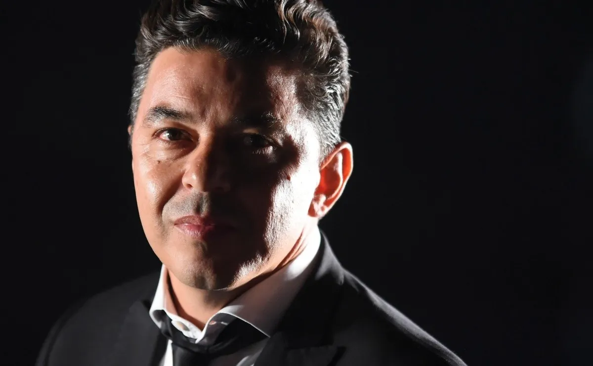 Luego de confirmar que sigue en River, los fanáticos del Millonario crearon varias imágenes.