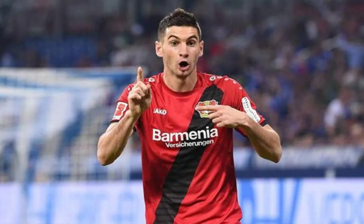 Alario no tiene intenciones de jugar en Boca.