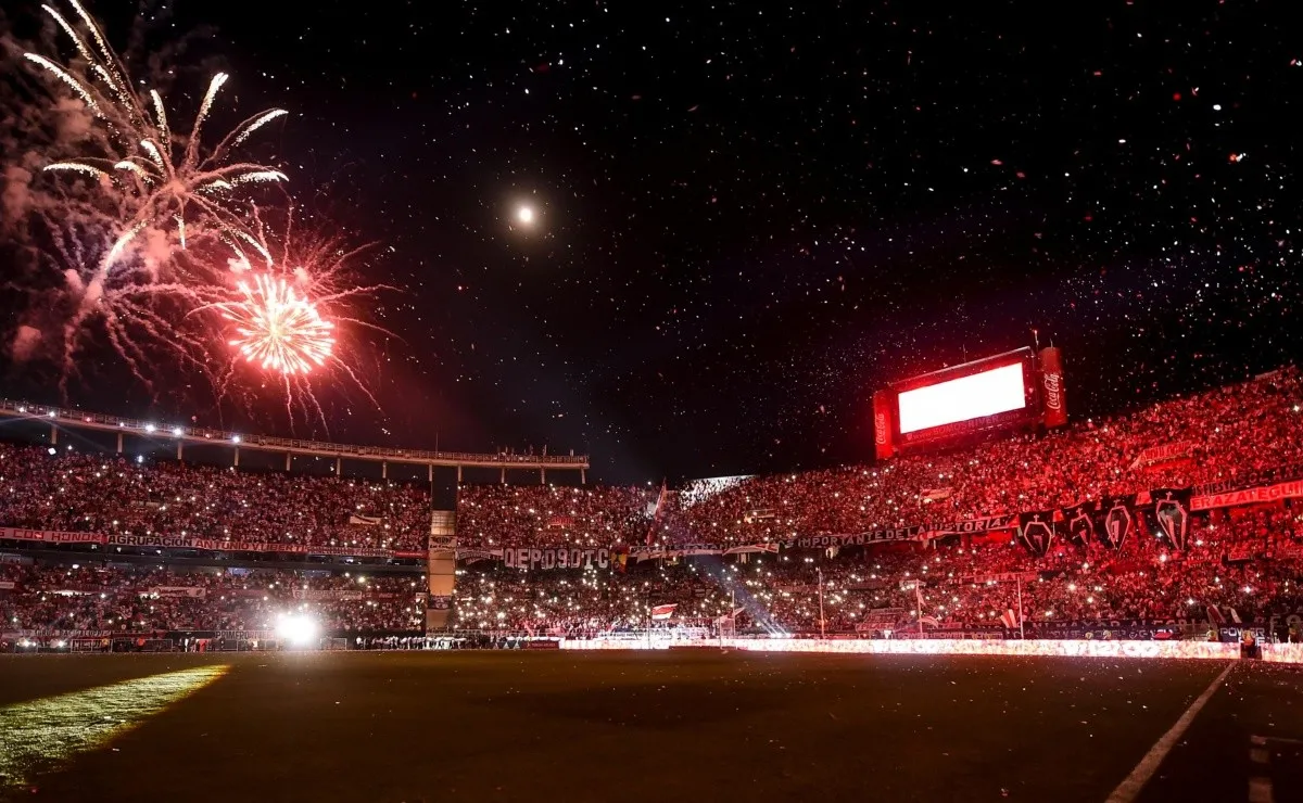 El Monumental tuvo su fiesta anoche y esta tarde será protagonista otra vez.