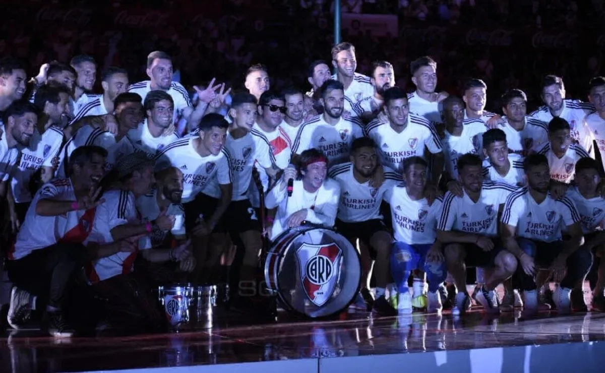 Alrededor de 70.000 hinchas disfrutaron de una celebración espectacular en el estadio Monumental.