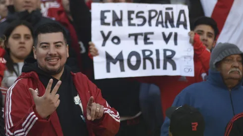 Los hinchas crearon varias canciones para cargar al eterno rival.