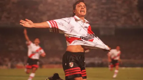 El Muñeco, a pura intimidad en su casa cuando tenía 21 años