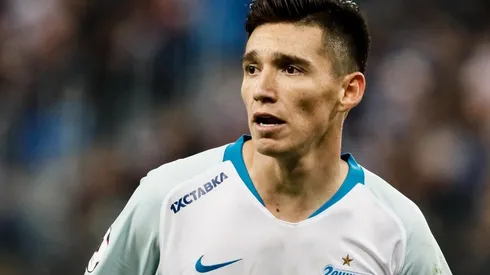 El ex volante de River se fotografió junto a un mate con el escudo de River y el número 5 en la bombilla.