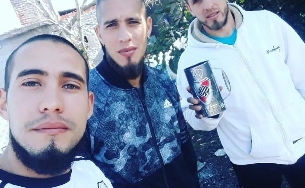 Los tres hermanos Maidana: Richard, Jonatan y Matías, todos fanas de River