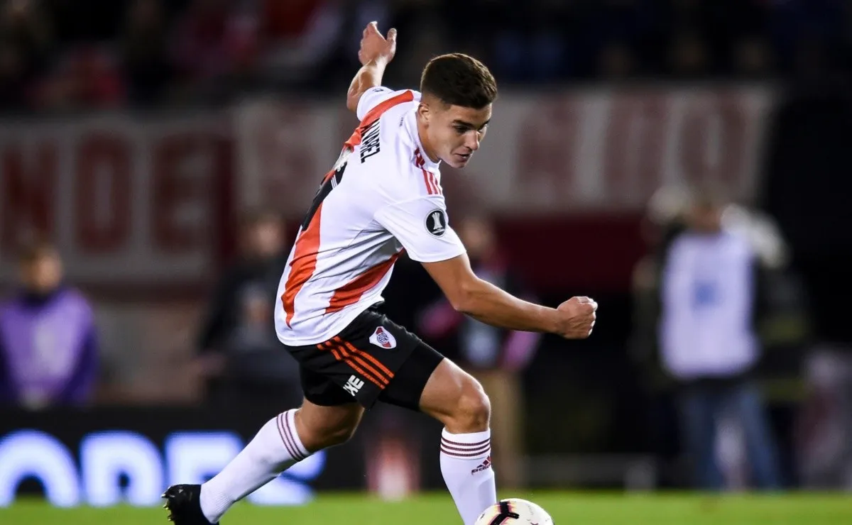 Julián Álvarez estará desde el arranque.
