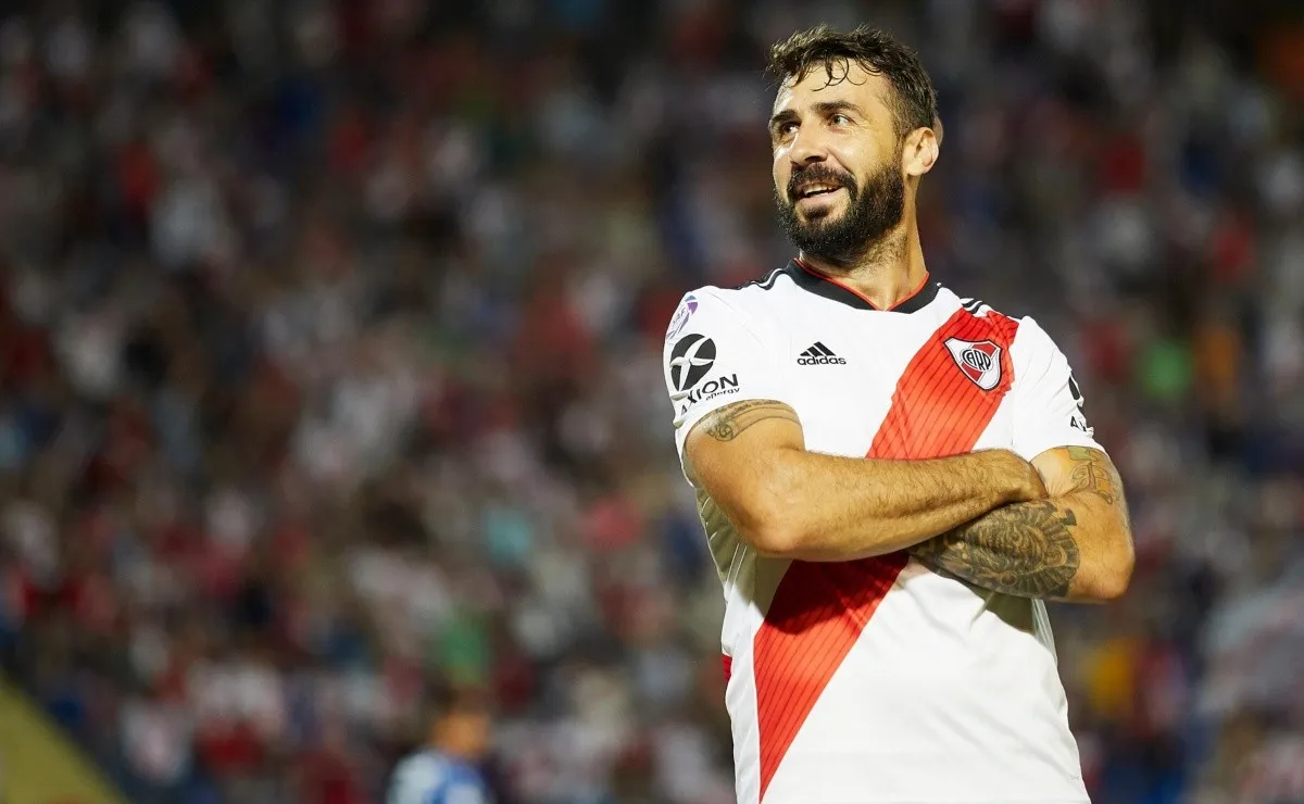El Oso y una imagen que se extraña: festejando uno de sus goles.
