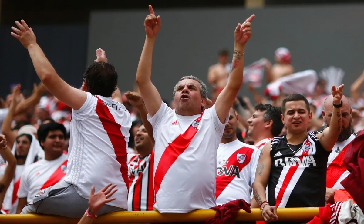 Los hinchas de River se preparan para el duelo ante Newell's.