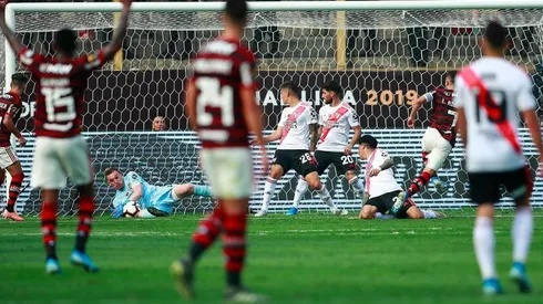 El arquero del Más Grande se lució ante un disparo de Giorgian De Arrascaeta.