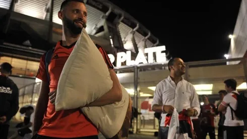 Miles de hinchas emprendieron su viaje hacia Perú para alentar al Millonario.