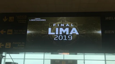 El aeropuerto Jorge Chávez luce un LED enorme y otros menores que promocionan la gran final.