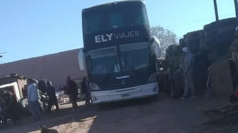 Dos ómnibus con hinchas de River padecieron diversos problemas mecánicos en el recorrido.