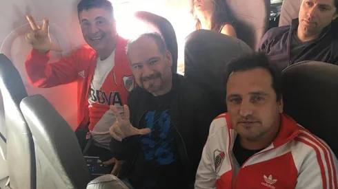 La Página Millonaria comparte el viaje con un grupo de hinchas.