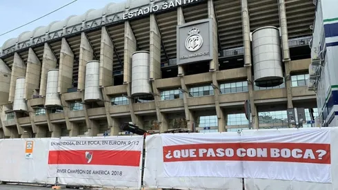 Se viralizó una imagen en la que pueden observarse banderas de River rodeando el estadio de Real Madrid.