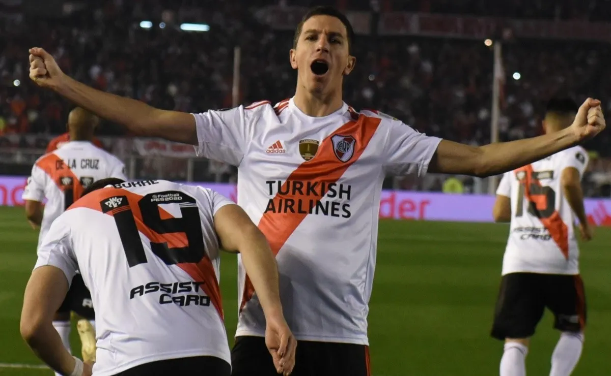 Nacho Fernández celebrando su golazo ante Boca, por la semi de ida.