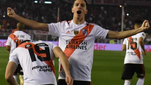 Nacho Fernández celebrando su golazo ante Boca, por la semi de ida.