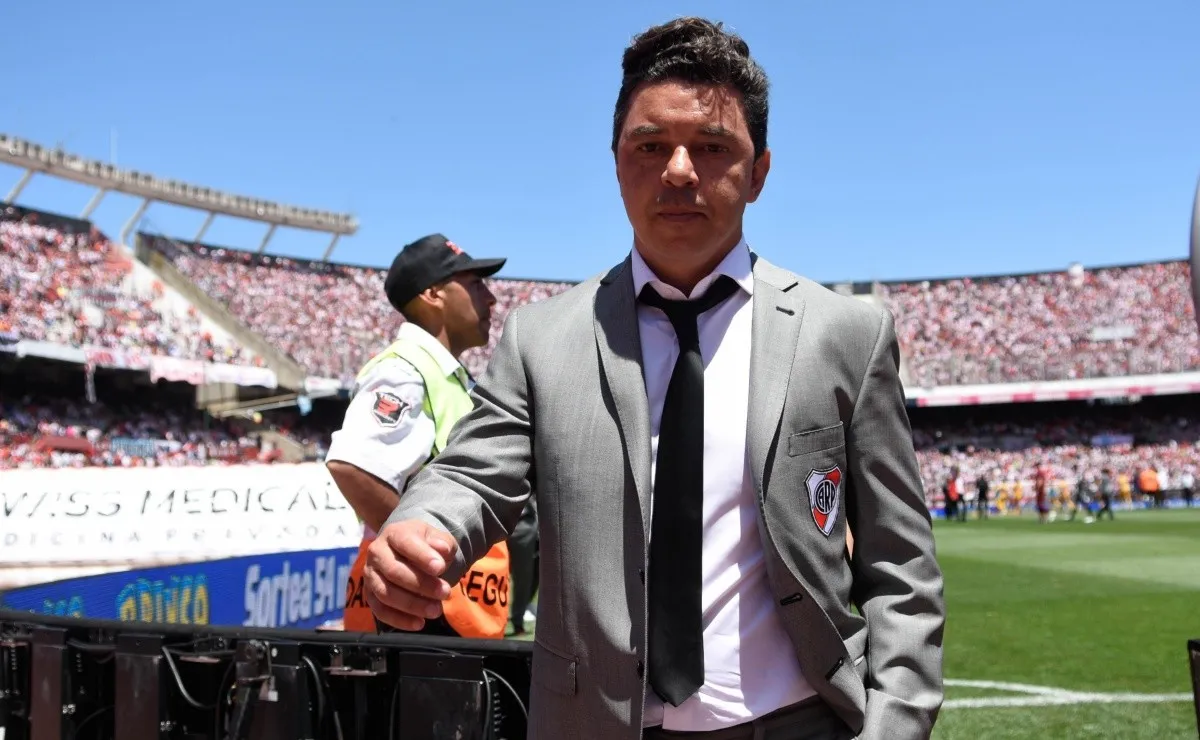 Grossi dejó abierta la posibilidad de que Napoleón siga al frente del club.