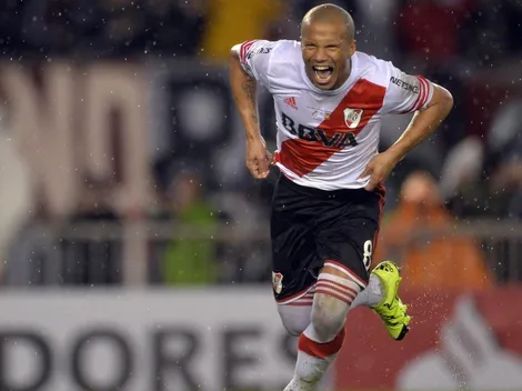 Carlos Sánchez y un tatuaje impresionante de la Copa que ganó con River